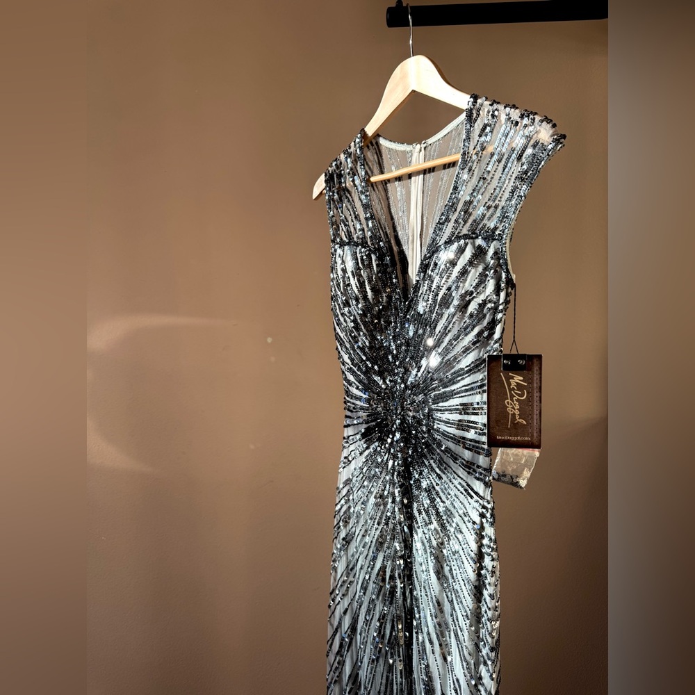 NWT - Mac Duggal | Silver Sequin V-Nack Plunge Gown | Size 4 - Picture 4 of 7